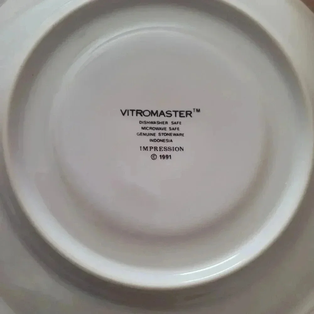 Coffer/Tea/Saucer Set‎